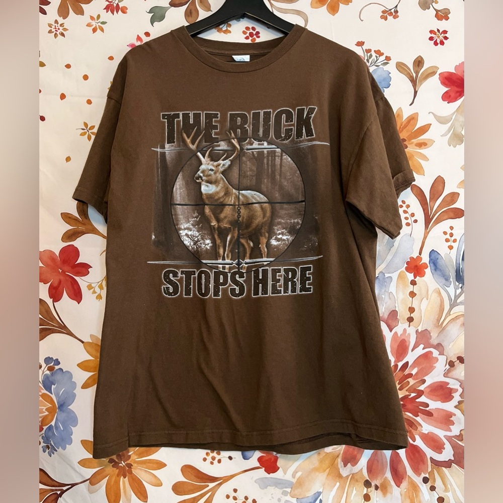 Delta Deer Hunter “The Buck Stops Here” Adult M/L Brown Casual Fall Season Tee